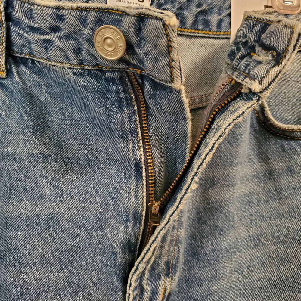 NWT BDG Urban Outfitters Mom High Rise Jeans, size 32 - Picture 6 of 16